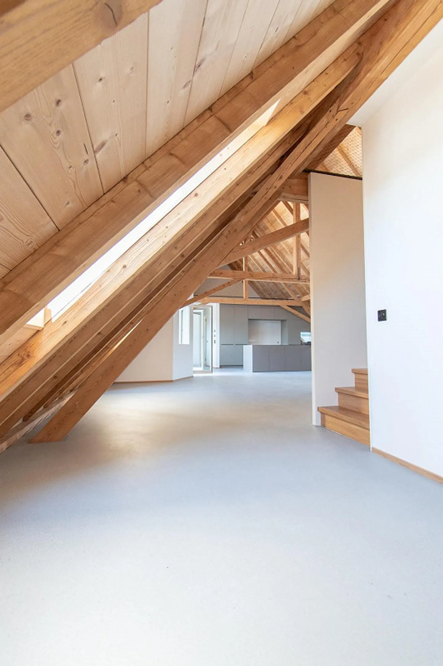 Appartamento Attico Unico con Loggia - Foto 10 di 13