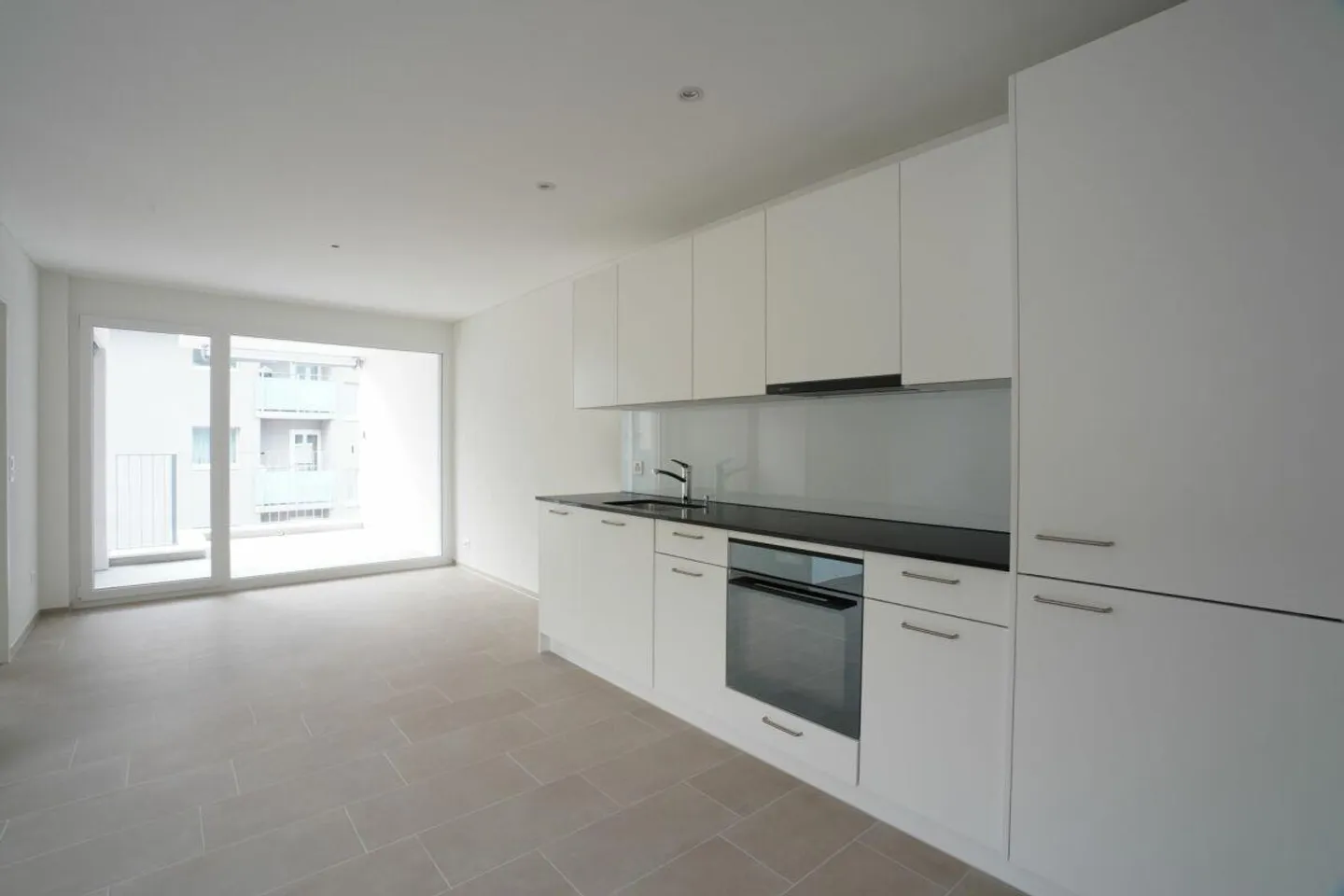 Moderne 2.5-Zimmer-Attikawohnung mit Loggia in Bazenheid - Photo 1 of 8