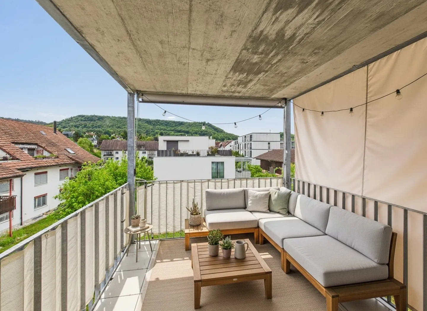 Modernes Apartment mit hohen Decken - Foto 2 von 6