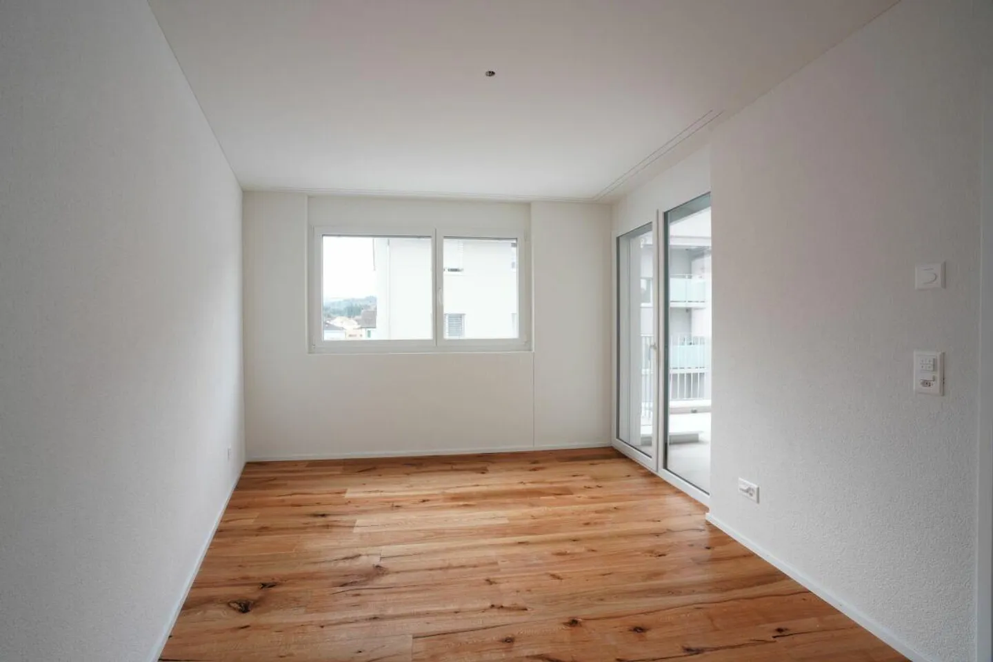 Moderne 2.5-Zimmer-Attikawohnung mit Loggia in Bazenheid - Photo 5 of 8