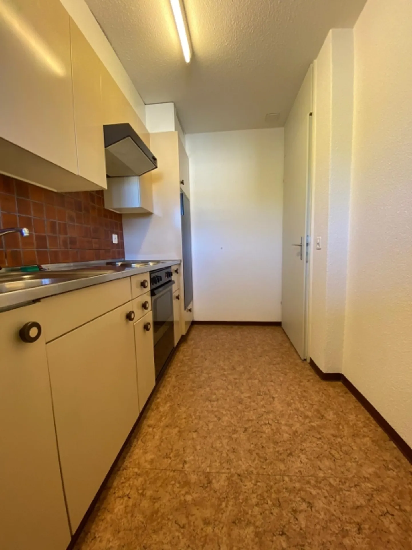 Temporary 3.5 Room Apartment for Rent without Deposit! - Photo 2 of 9