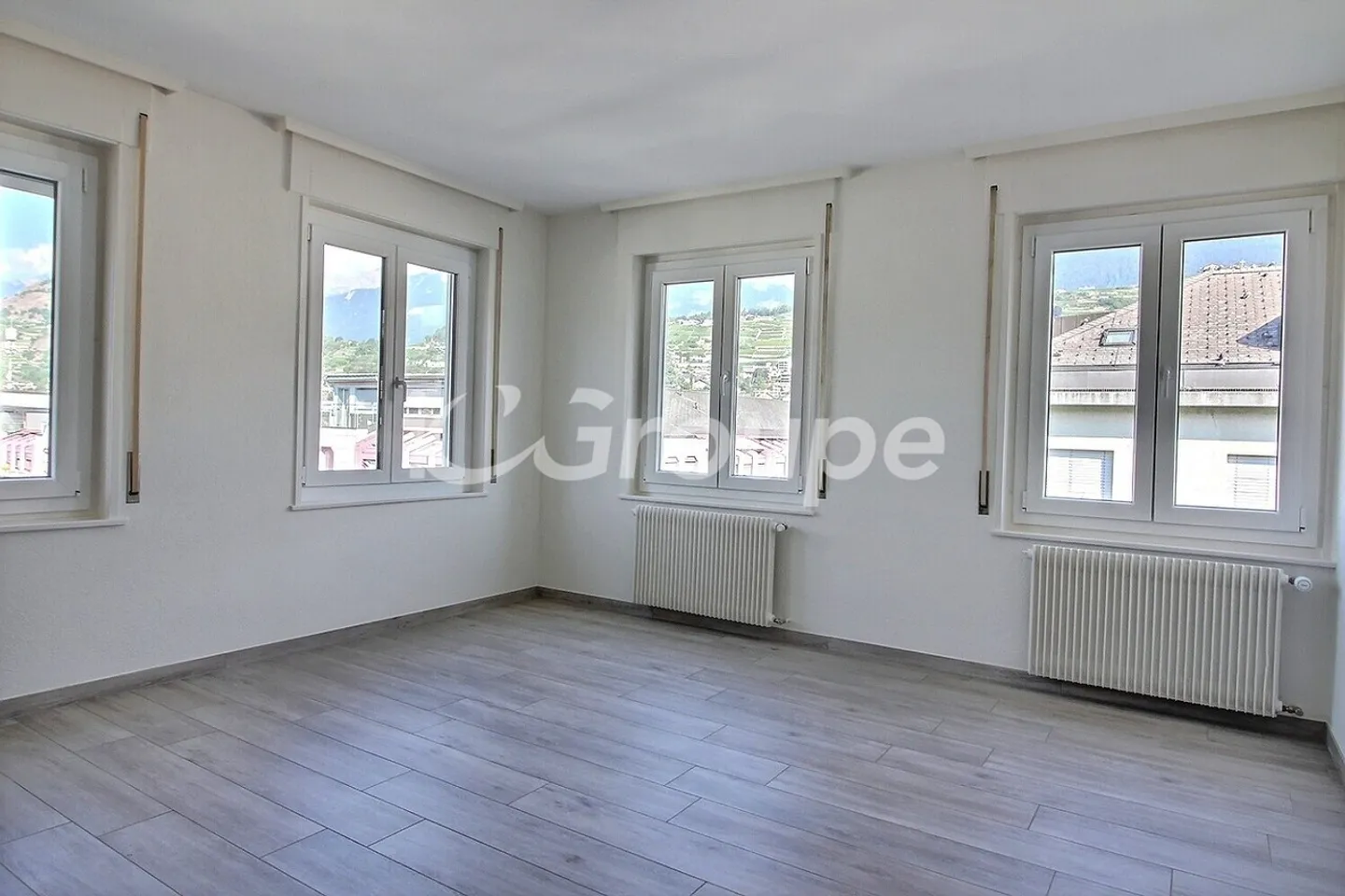 Bellissimo appartamento di 3,5 stanze ristrutturato in affitto a Sion - Foto 4 di 8