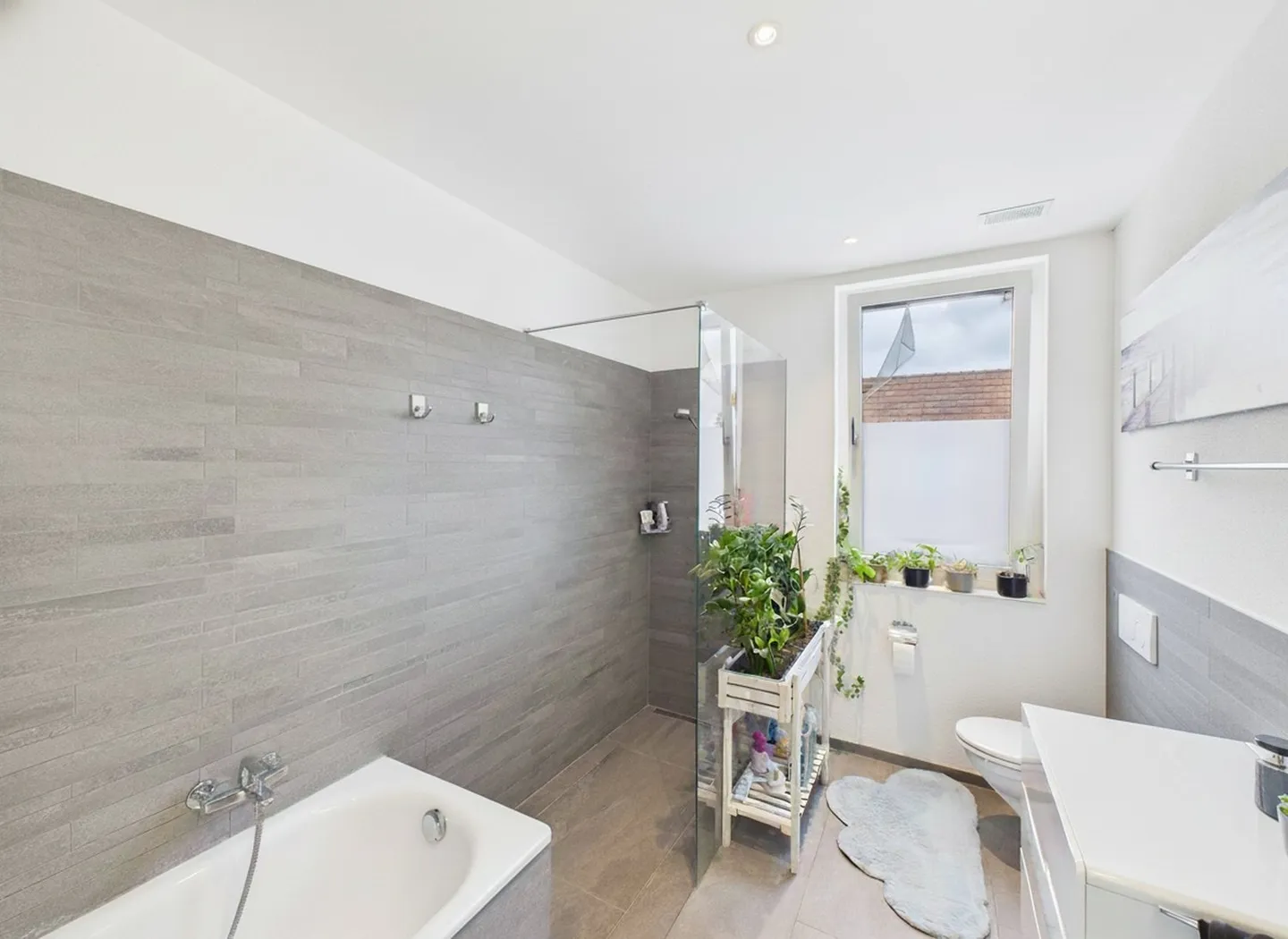 Modernes Apartment mit hohen Decken - Foto 5 von 6