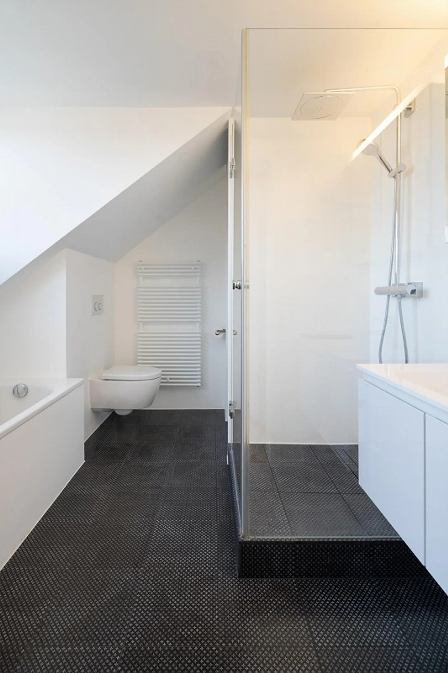 Beautifully renovated penthouse apartment in Baumgartnerhaus - Photo 15 of 16