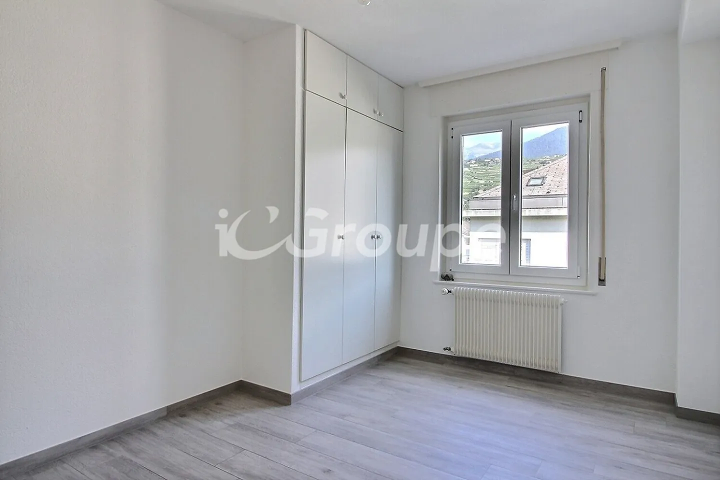 Bellissimo appartamento di 3,5 stanze ristrutturato in affitto a Sion - Foto 6 di 8