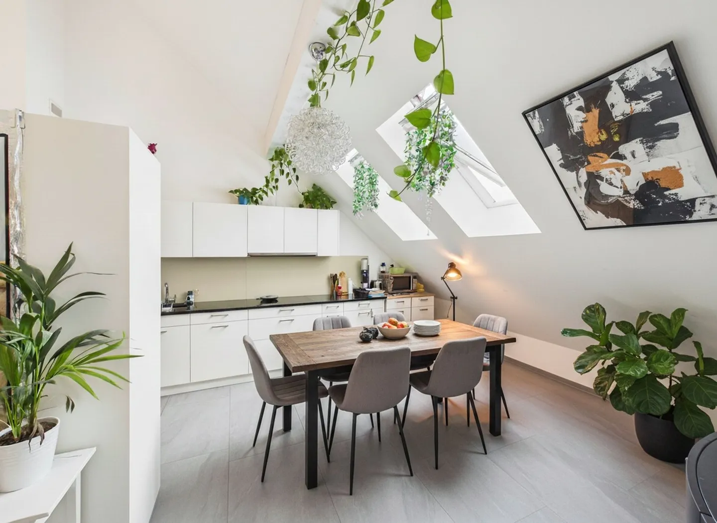 Modernes Apartment mit hohen Decken - Foto 6 von 6