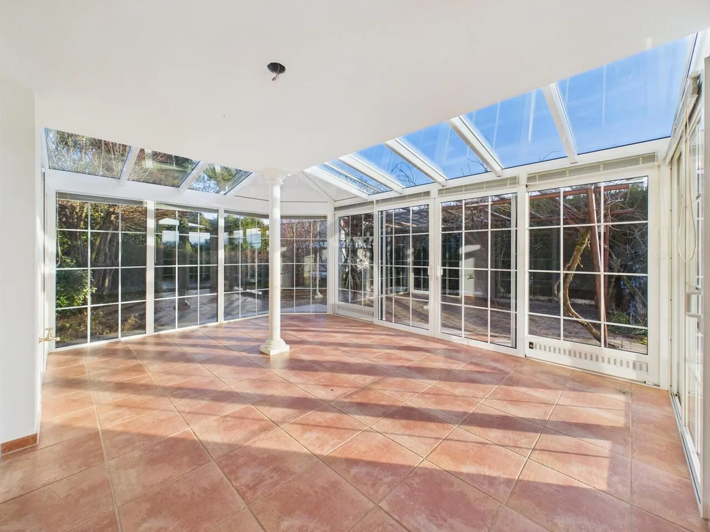 MEDITERRANEAN STYLE WITH WINTER GARDEN AND SURROUNDINGS - Photo 3 of 6