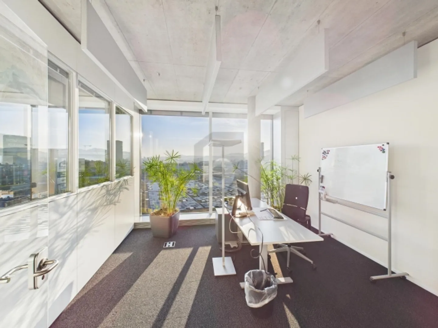 Office space for rent - Photo 3 of 5