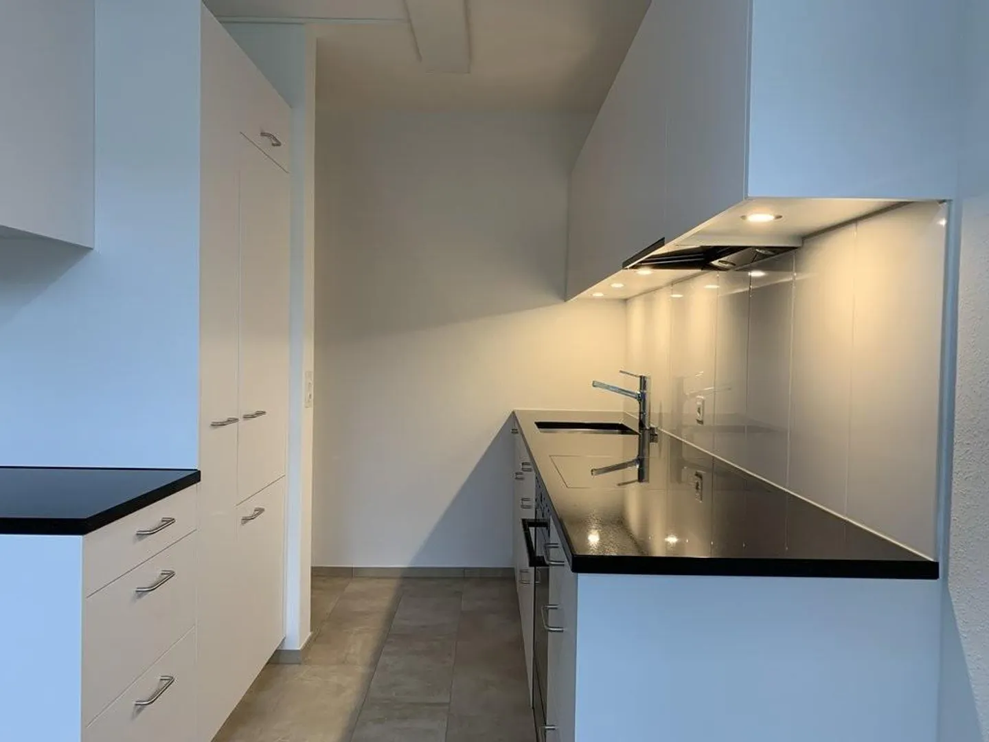 Renovated 3.5-room apartment with a view over Pratteln - Photo 2 of 5