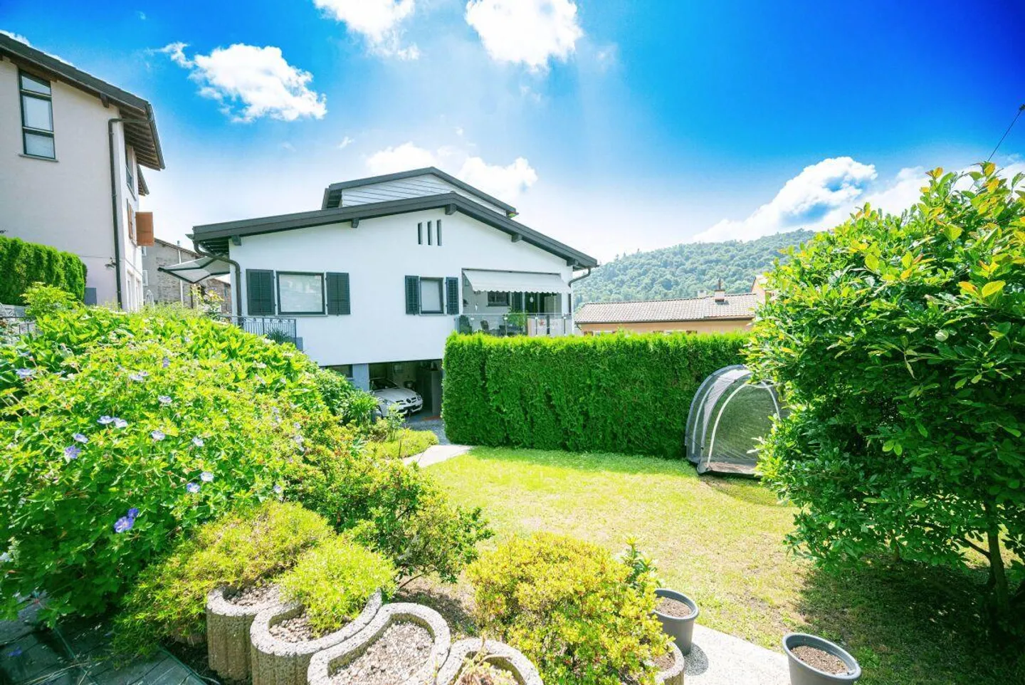 Belle maison unifamiliale avec possibilité de la diviser en deux appartements - Photo 1 sur 16