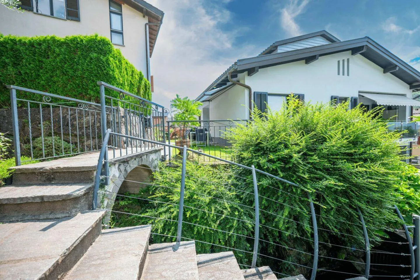 Belle maison unifamiliale avec possibilité de la diviser en deux appartements - Photo 3 sur 16