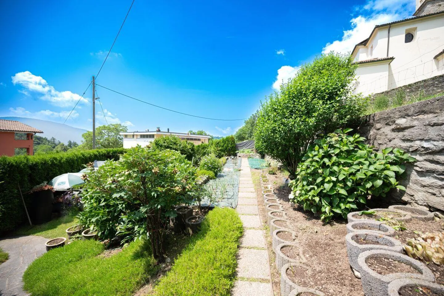 Belle maison unifamiliale avec possibilité de la diviser en deux appartements - Photo 4 sur 16