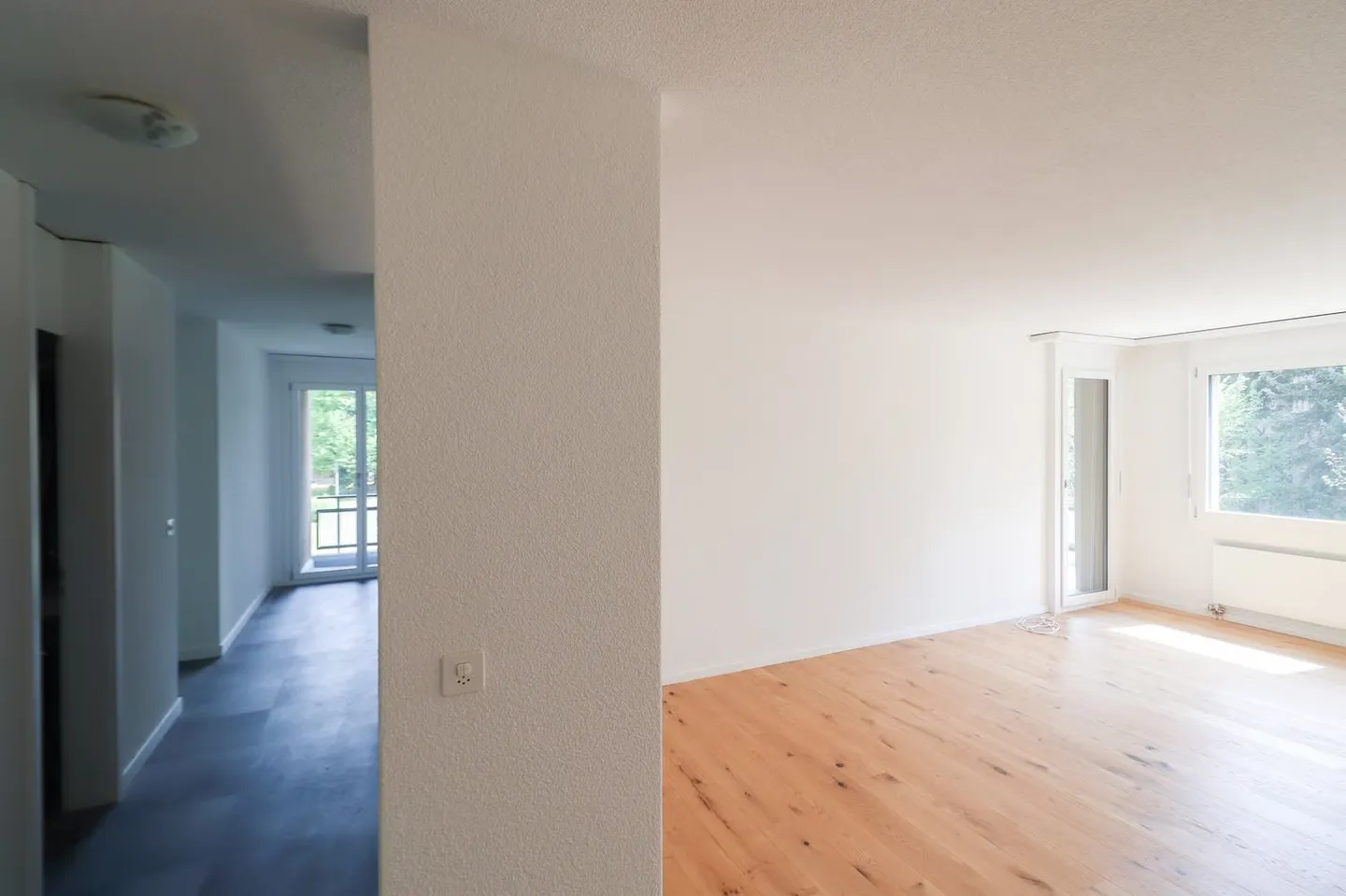 Freshly renovated 4.5-room apartment with parking space, workshop, and cellar compartment - Photo 4 of 21