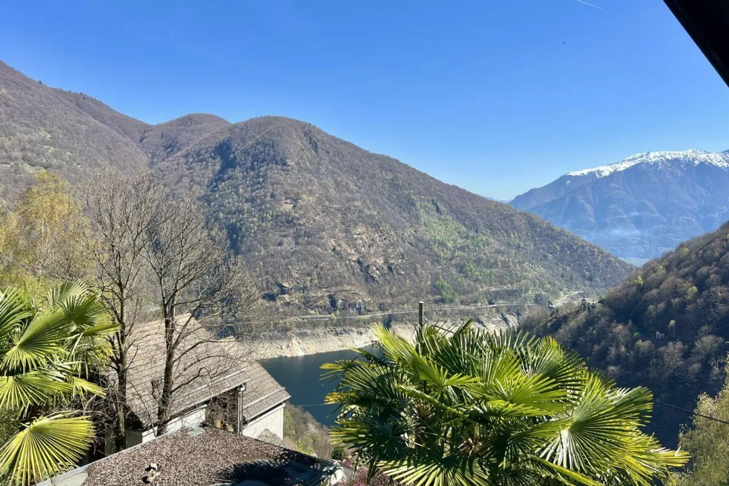 Belle maison individuelle dans un emplacement ensoleillé magnifique avec un grand jardin... - Photo 4 sur 30