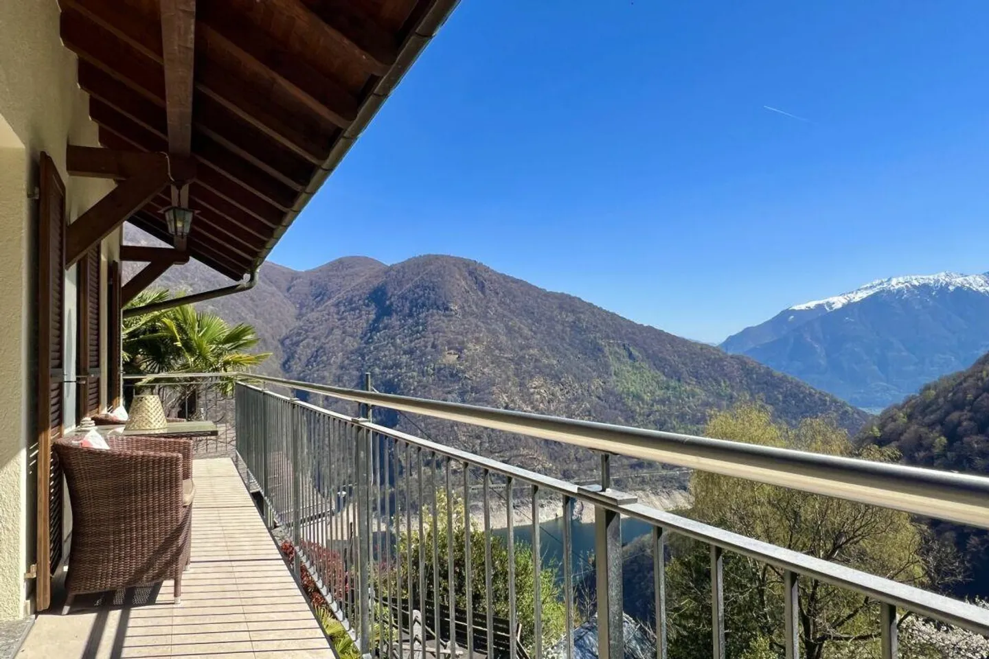 Belle maison individuelle dans un emplacement ensoleillé magnifique avec un grand jardin... - Photo 6 sur 30