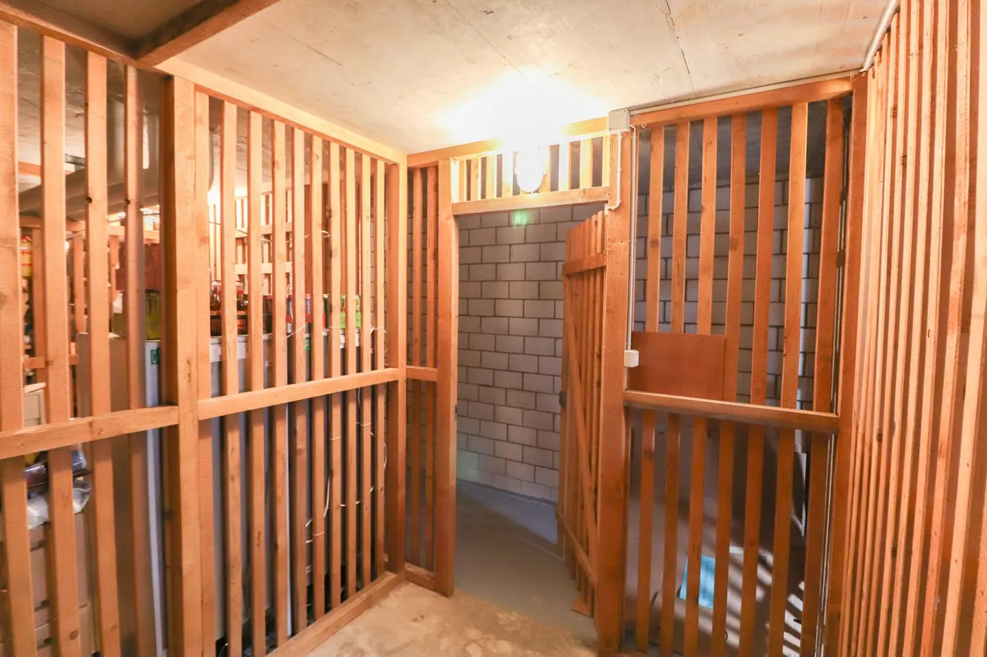 Freshly renovated 4.5-room apartment with parking space, workshop, and cellar compartment - Photo 16 of 21