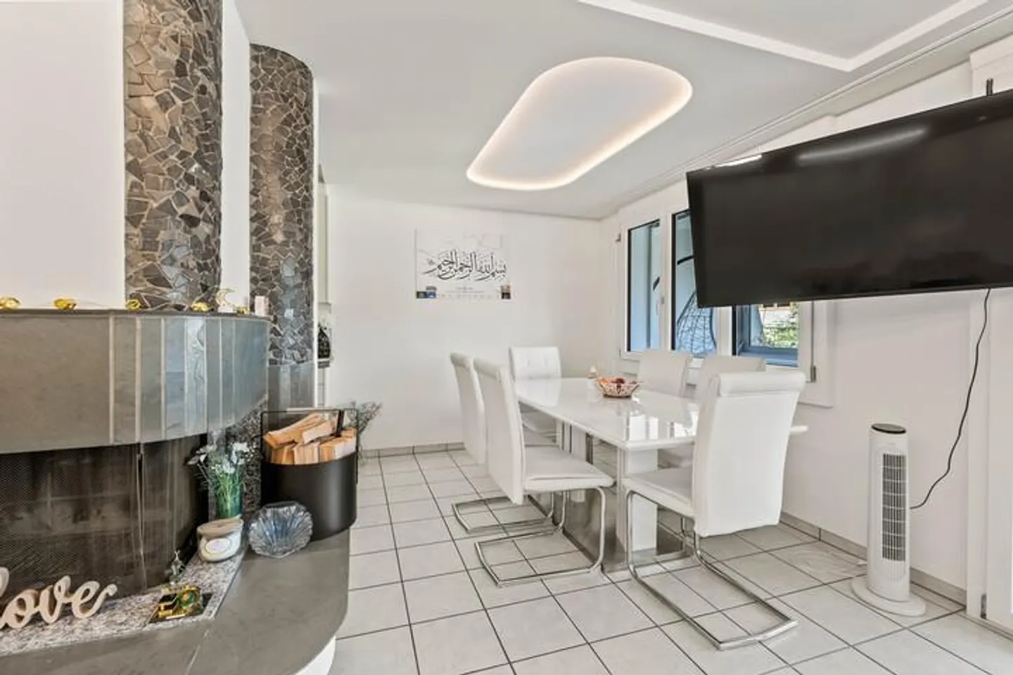 ILLNAU: 4.5-ROOM APARTMENT WITH WINTER GARDEN & GARAGE - Photo 2 of 8