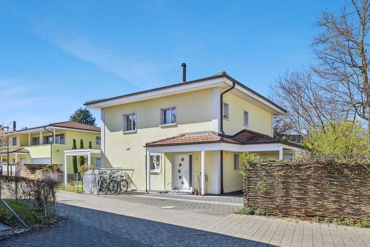 Casa unifamiliare ben curata con giardino mediterraneo a Suhr - Foto 12 di 13
