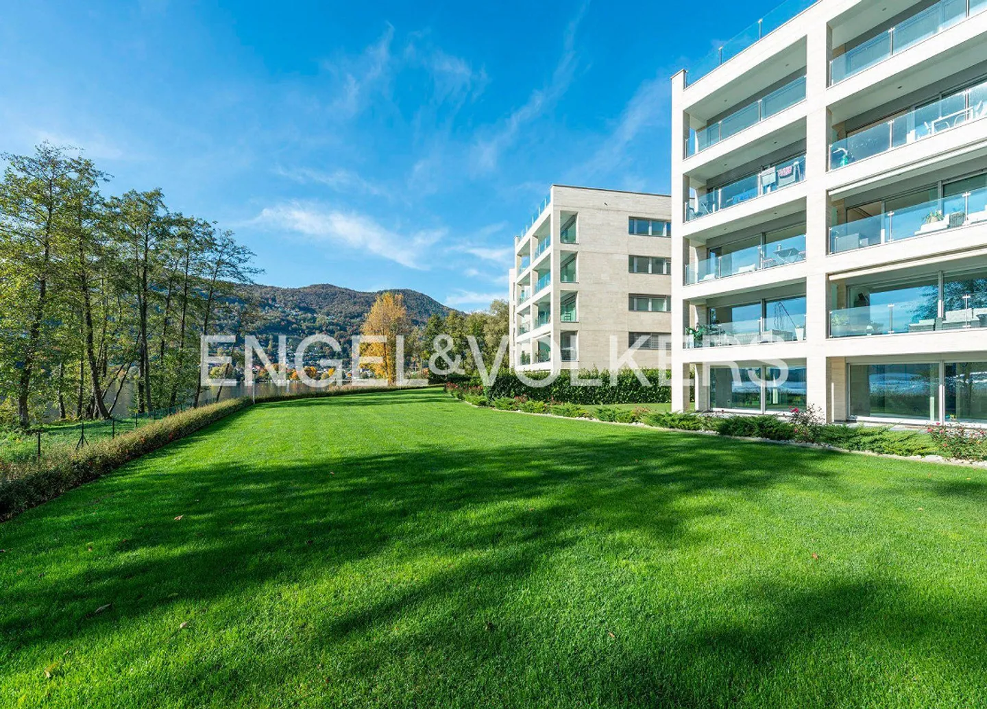 Prestigeträchtige Residenz am See - Foto 2 von 8