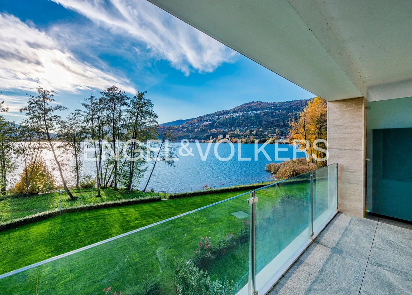 Prestigeträchtige Residenz am See - Foto 3 von 8