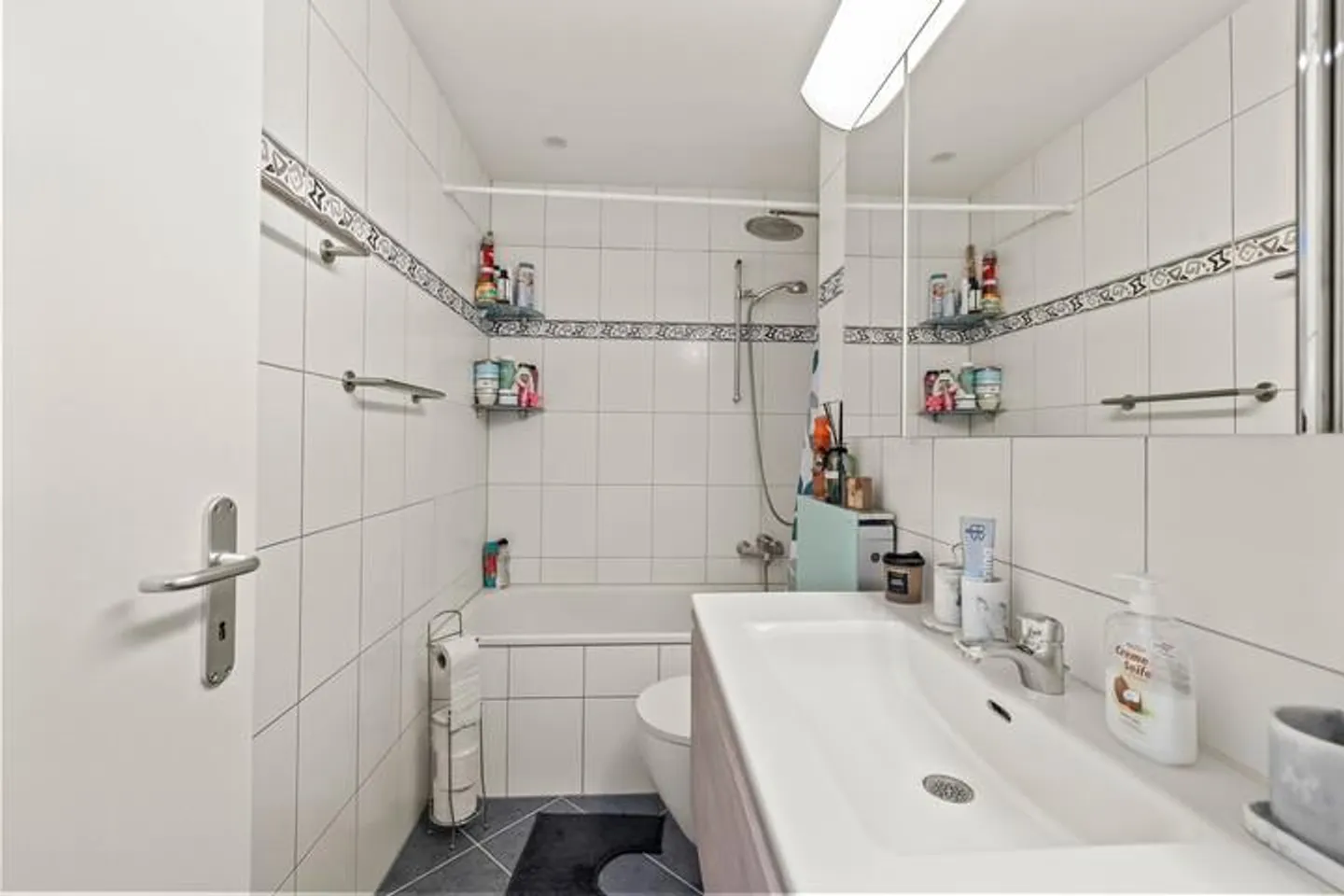 ILLNAU: 4.5-ROOM APARTMENT WITH WINTER GARDEN & GARAGE - Photo 6 of 8