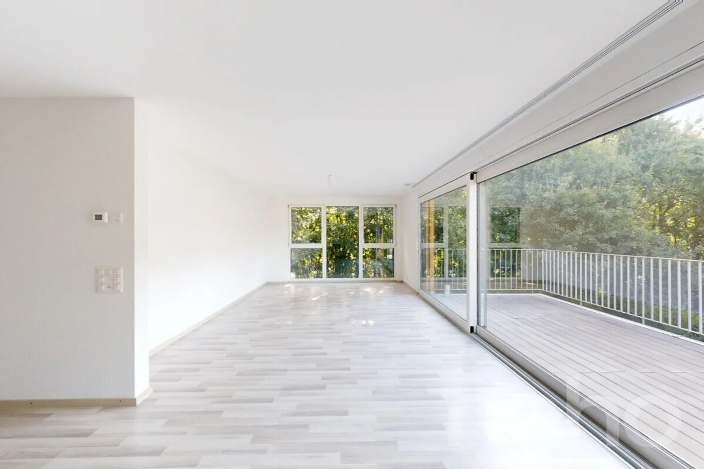 Appartamento moderno di 4,5 stanze con 2 bagni e balcone in un'area verde - Foto 2 di 12