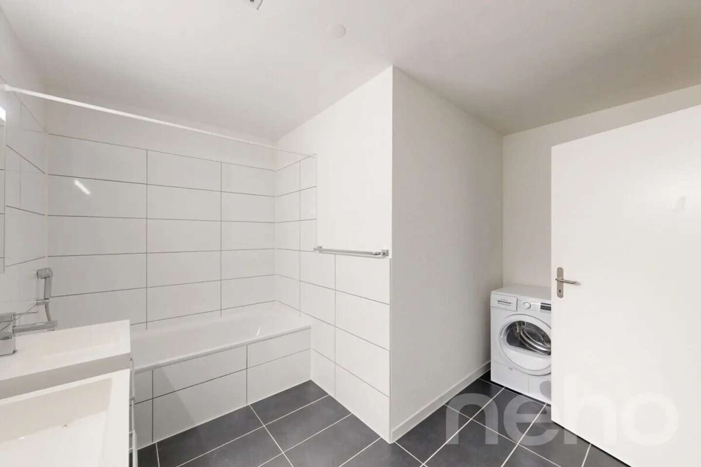 Appartamento moderno di 4,5 stanze con 2 bagni e balcone in un'area verde - Foto 8 di 12