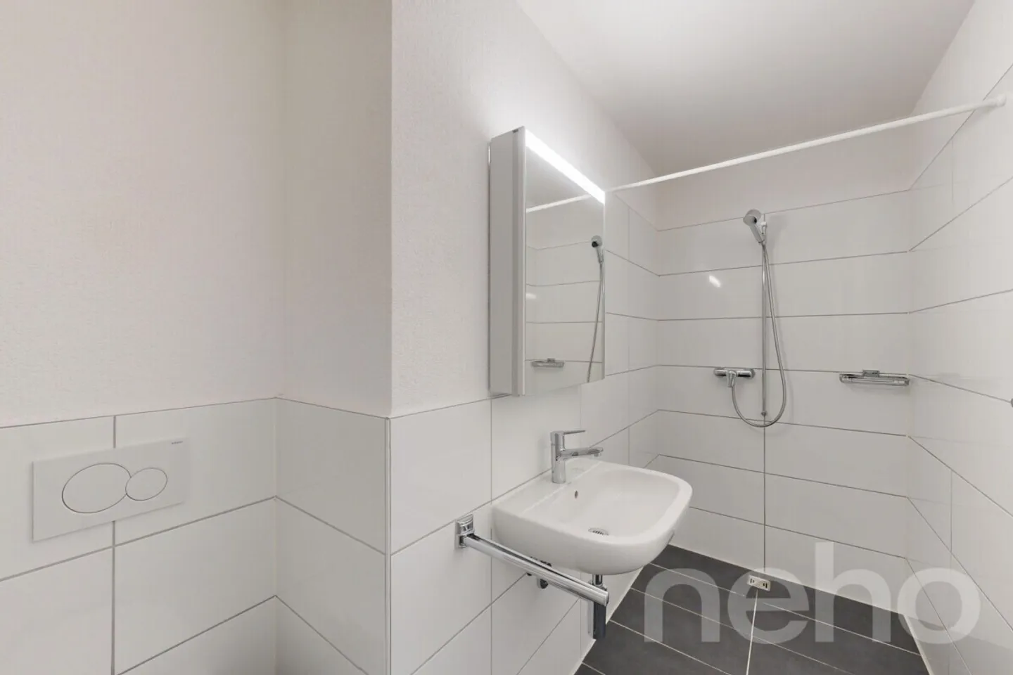 Appartamento moderno di 4,5 stanze con 2 bagni e balcone in un'area verde - Foto 9 di 12