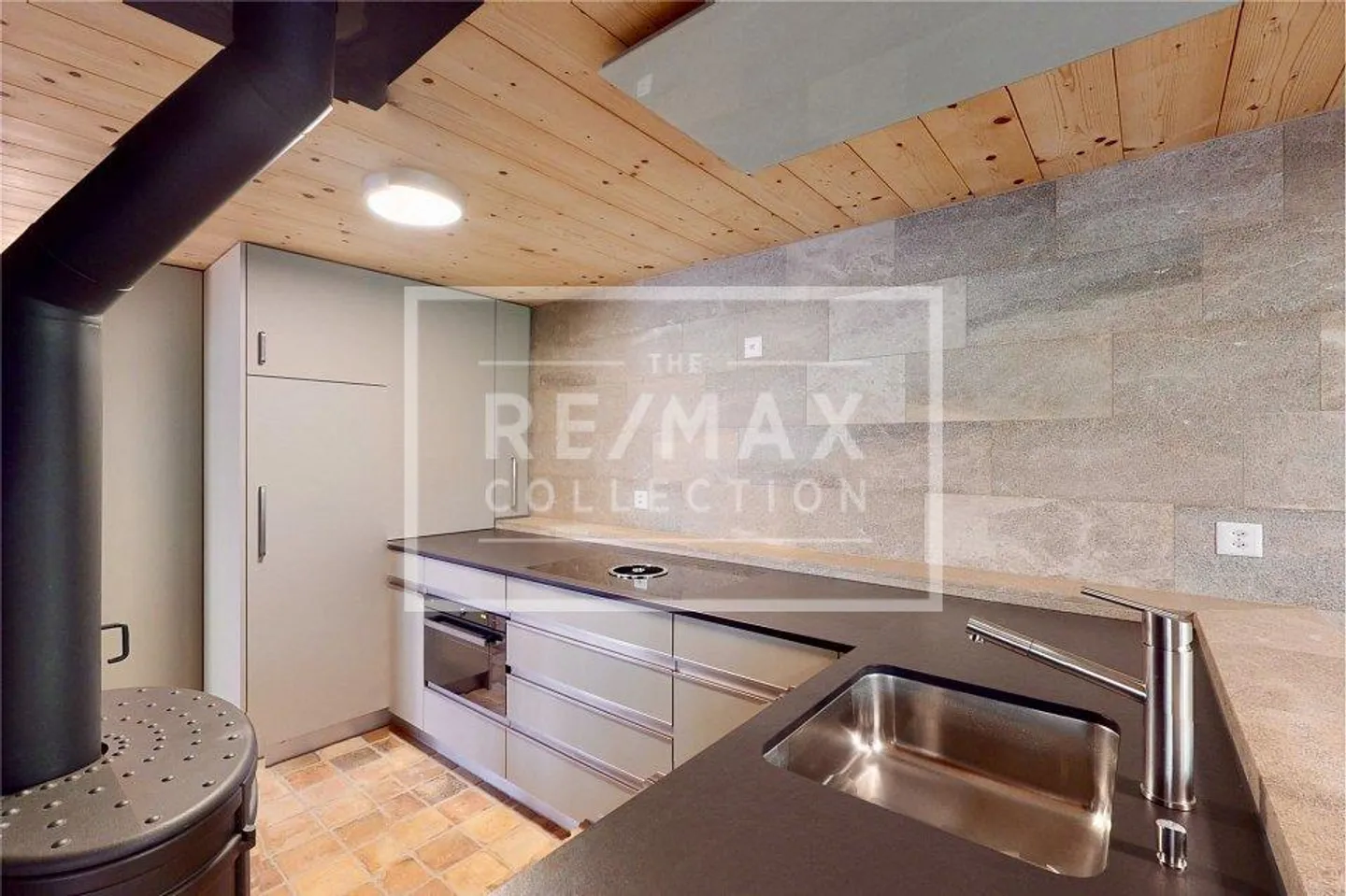 Historically renovated and preserved knitted building, 5.5-room single-family home... - Photo 2 of 13