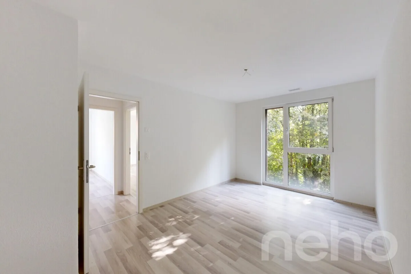 Appartamento moderno di 4,5 stanze con 2 bagni e balcone in un'area verde - Foto 4 di 12