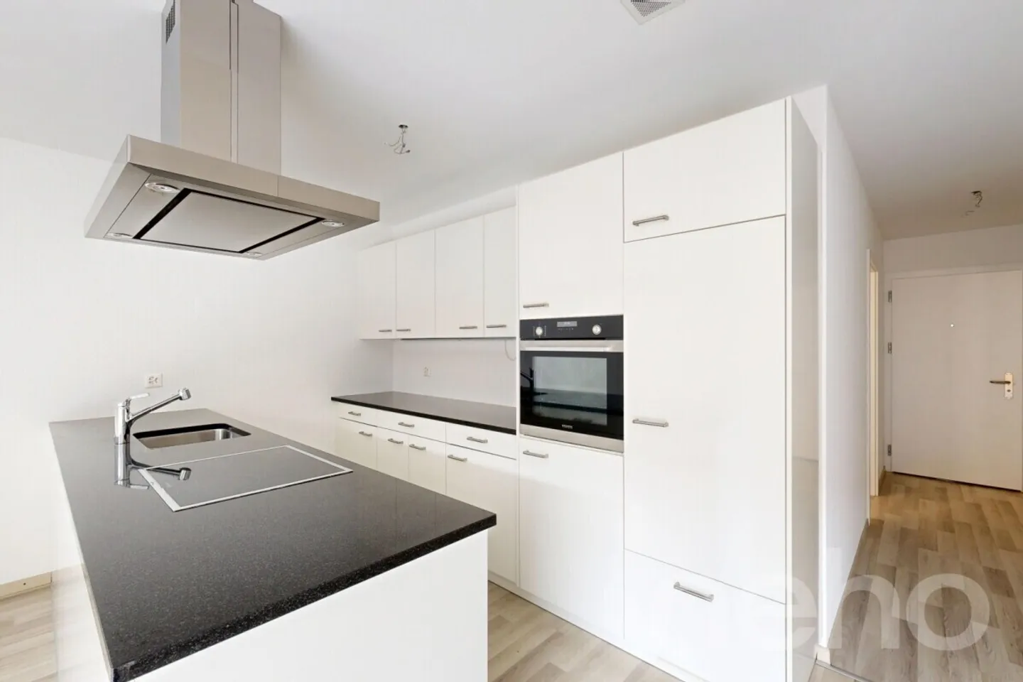 Appartamento moderno di 4,5 stanze con 2 bagni e balcone in un'area verde - Foto 7 di 12