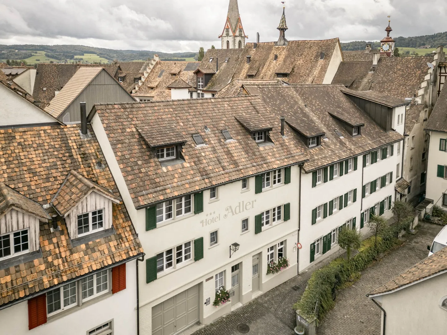 Incantevole Hotel Adler con edificio residenziale adiacente nella città turistica di Stein am Rhein - Foto 1 di 14