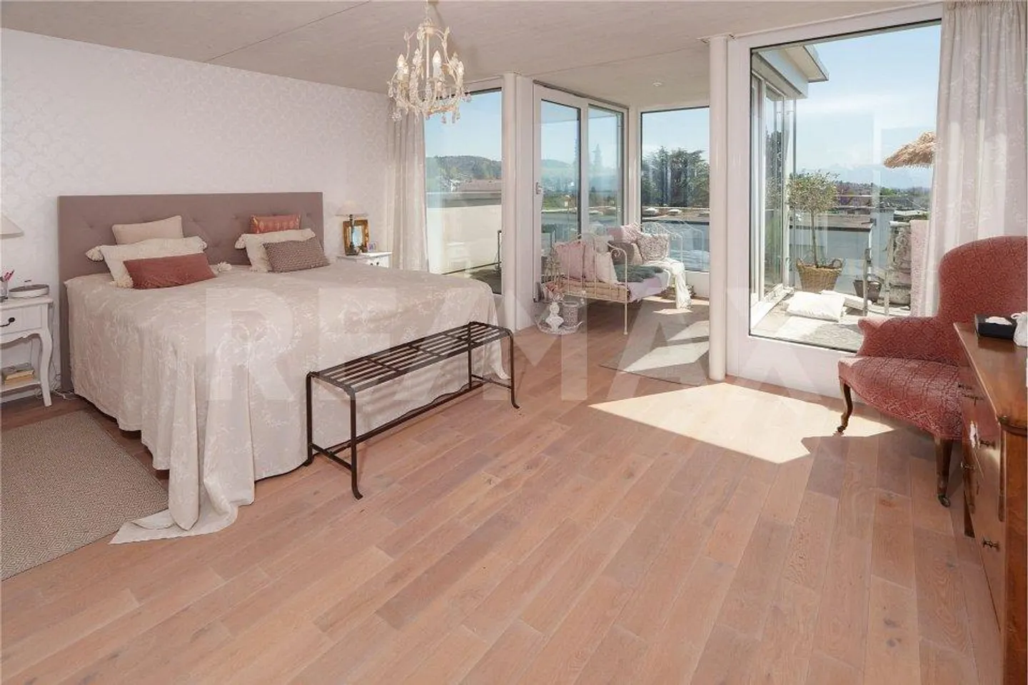 Charmantes Familienhaus mit Seeblick - Foto 3 von 7
