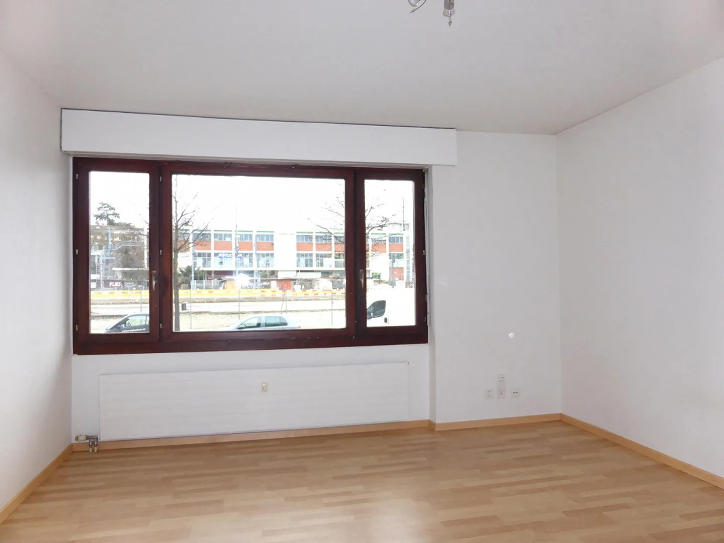 Sunny Studio on the Raised Ground Floor - Photo 1 of 4