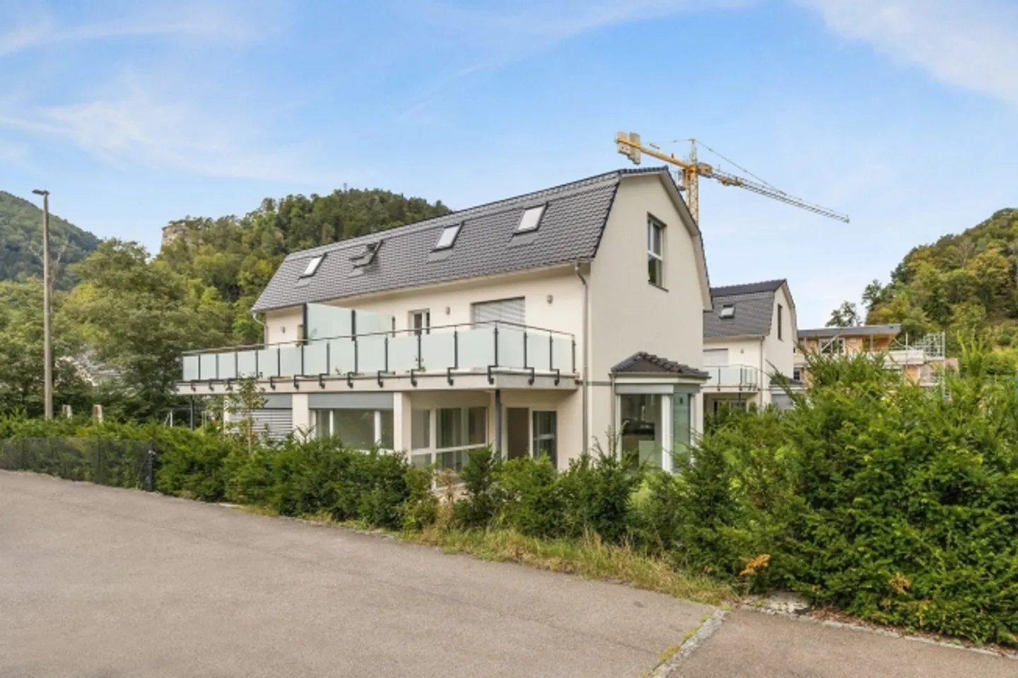 «Stilvolles Wohnen 5.5-Zimmer-Doppelhaus mit Wintergarten» - Foto 10 von 13