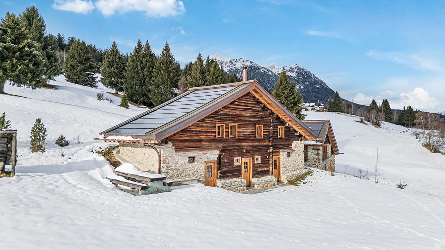 Luxuriöses Maiensäss an der Skipiste - Foto 1 von 5