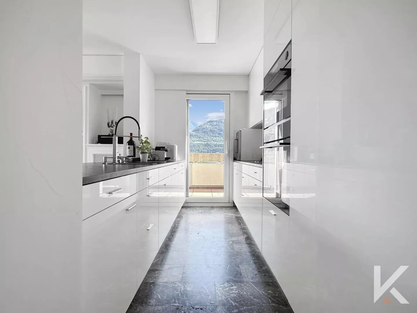 Magnifico e prestigioso attico idealmente situato - Foto 3 di 10