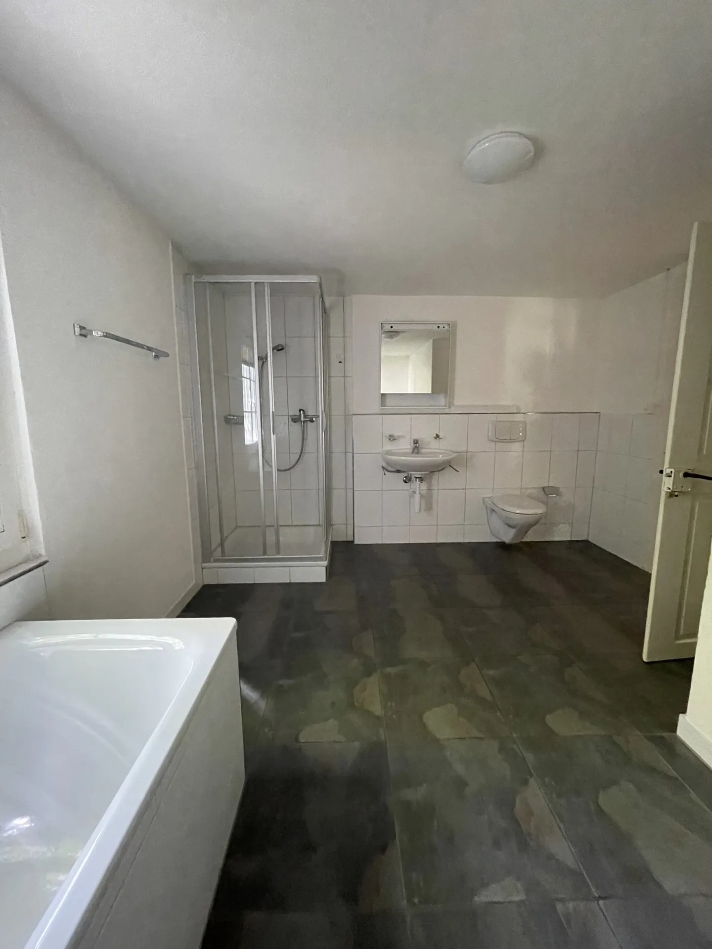 Casa plurifamiliare con camere singole arredate per 6-8 persone - idea - Foto 2 di 12