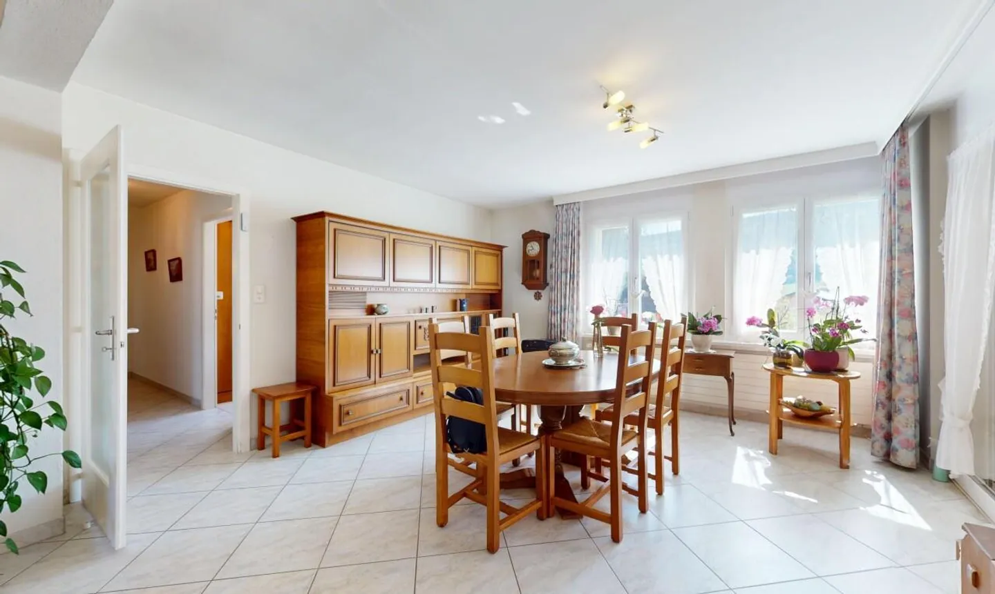 Spacious villa with high potential and independent apartment - Photo 7 of 11