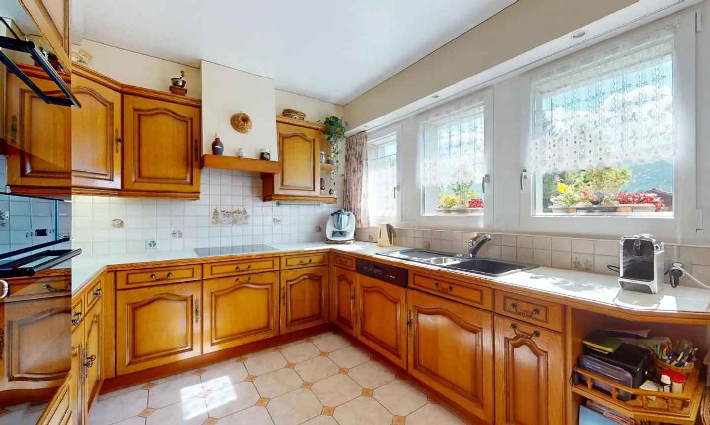 Spacious villa with high potential and independent apartment - Photo 9 of 11