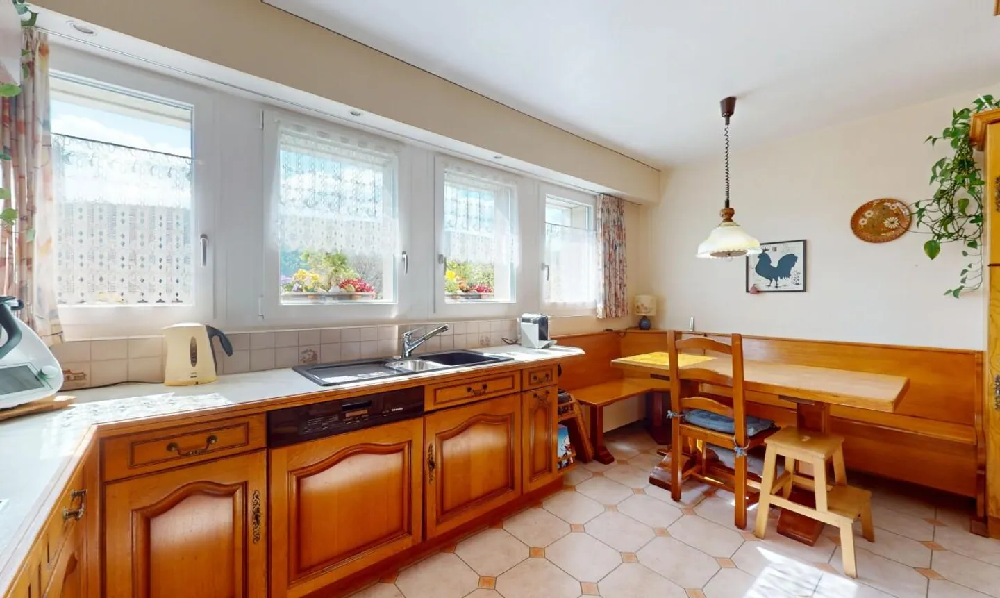 Spacious villa with high potential and independent apartment - Photo 10 of 11