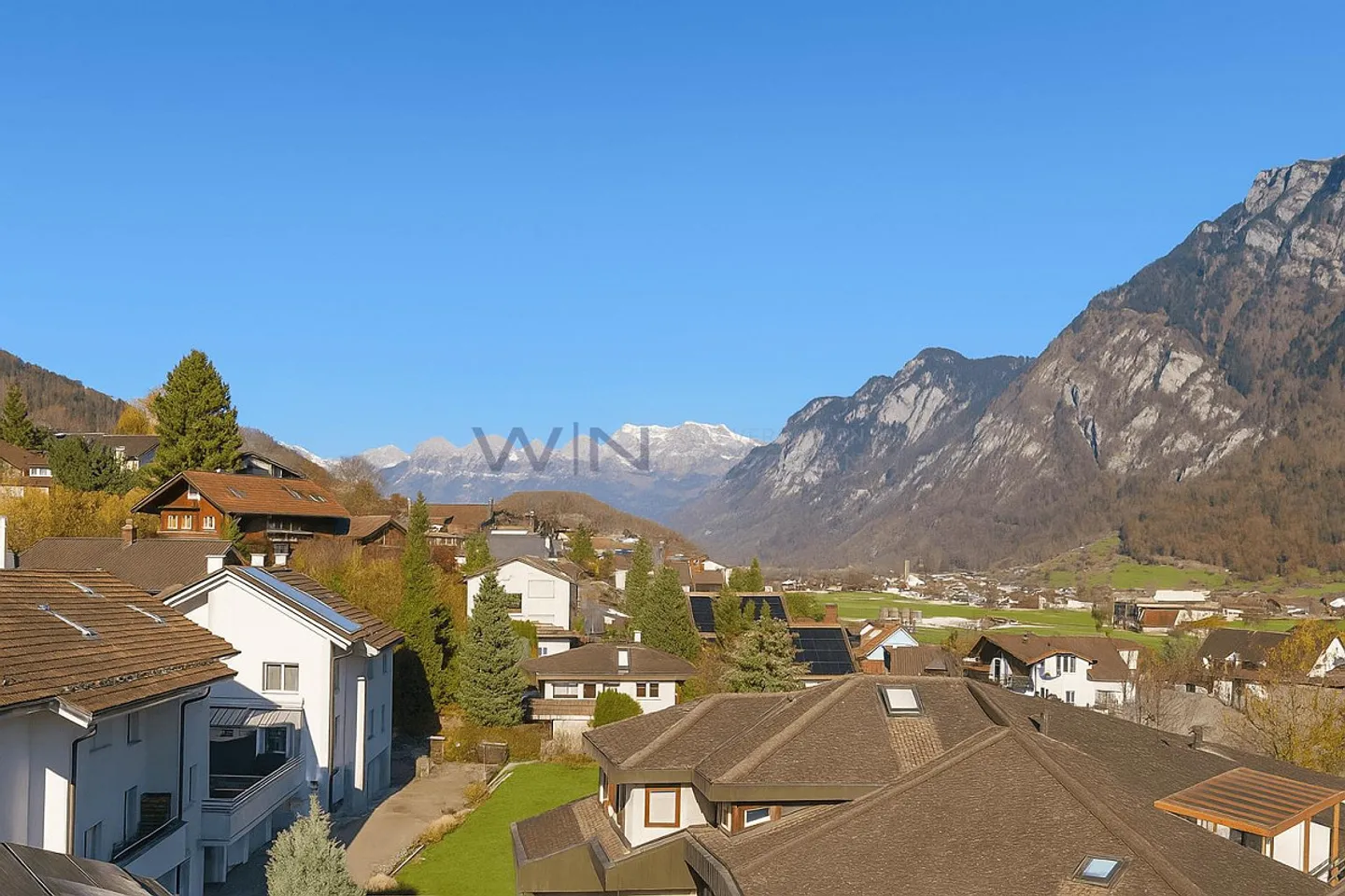 Where Light and Panorama Set the Tone - Photo 2 of 10