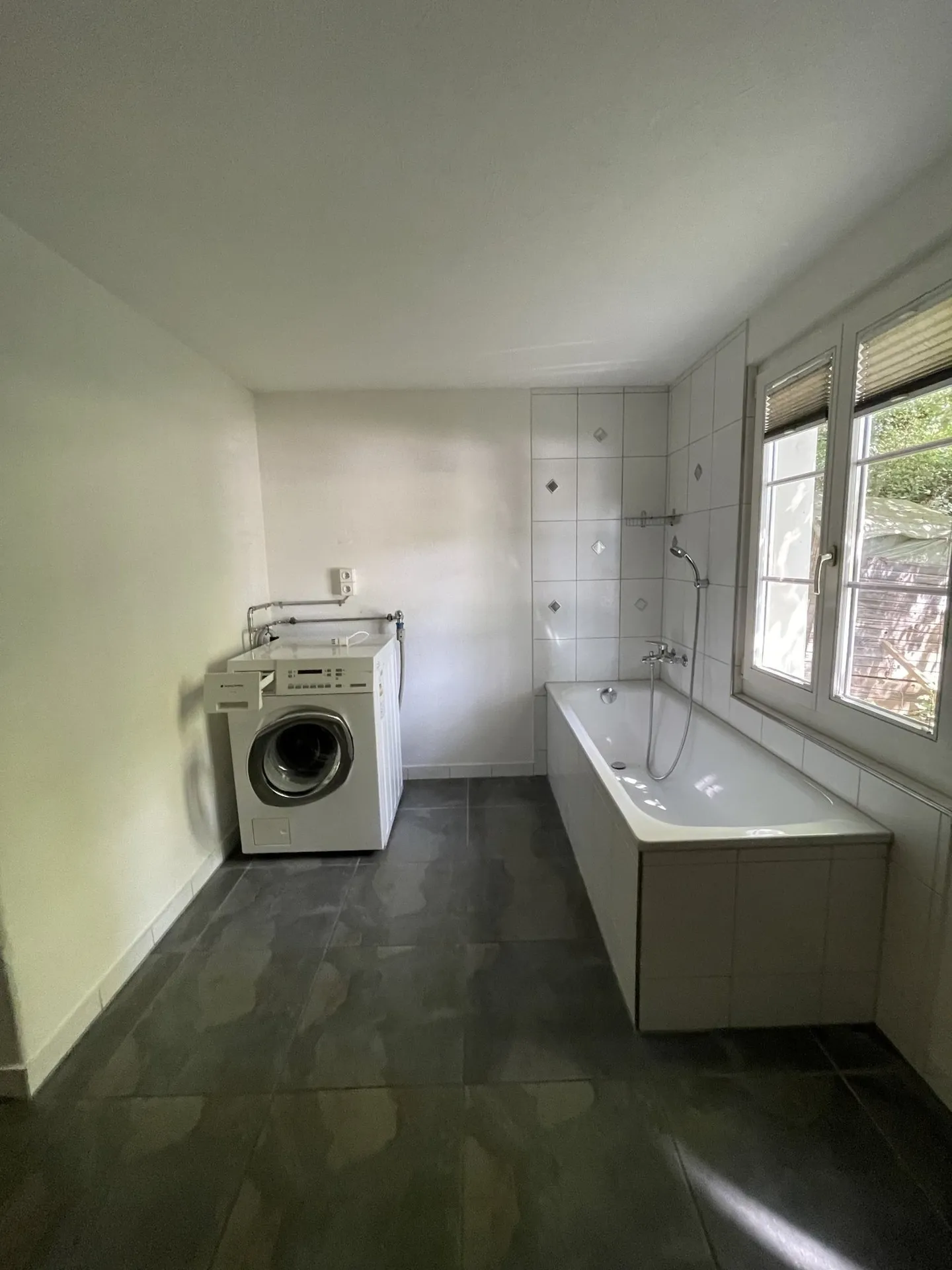 Casa plurifamiliare con camere singole arredate per 6-8 persone - idea - Foto 3 di 12