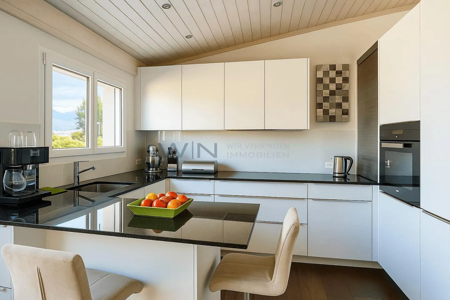 Where Light and Panorama Set the Tone - Photo 4 of 10