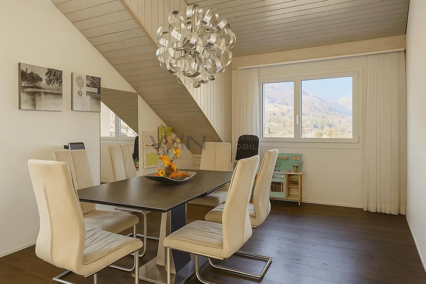 Where Light and Panorama Set the Tone - Photo 6 of 10