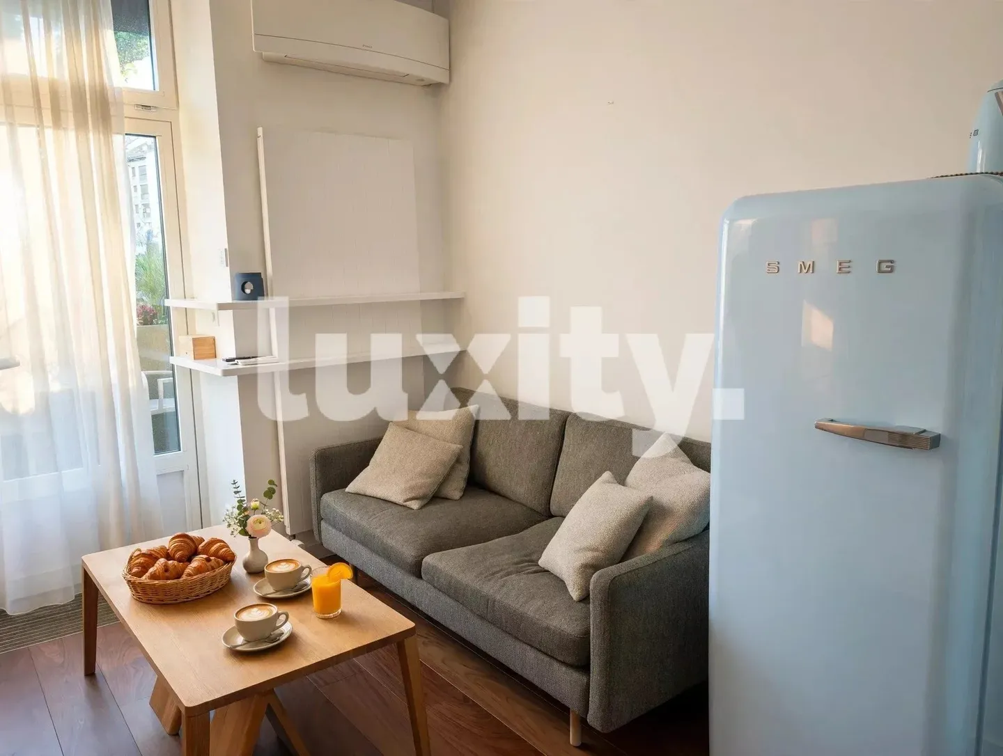 HIGH-END FURNISHED STUDIO WITH TERRACE - Photo 3 of 4