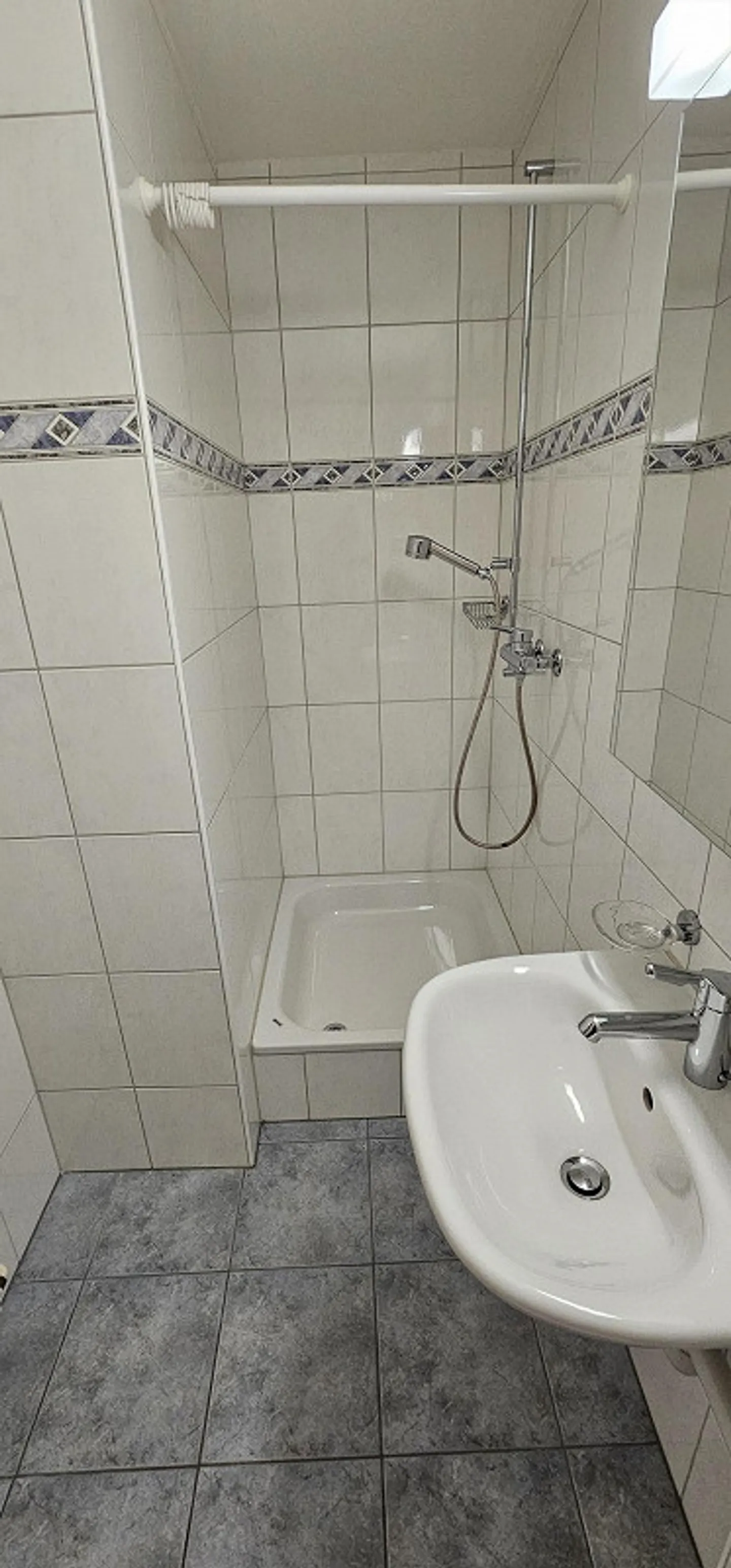 Single room (221) furnished for rent - Photo 4 of 5