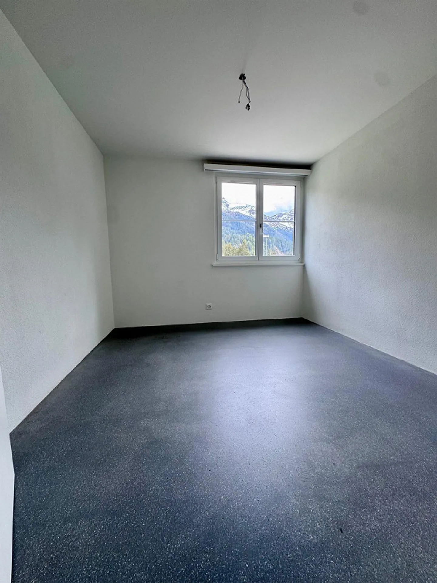 Appartement 4 pièces entièrement rénové directement à la gare de Langwies - Photo 6 sur 10