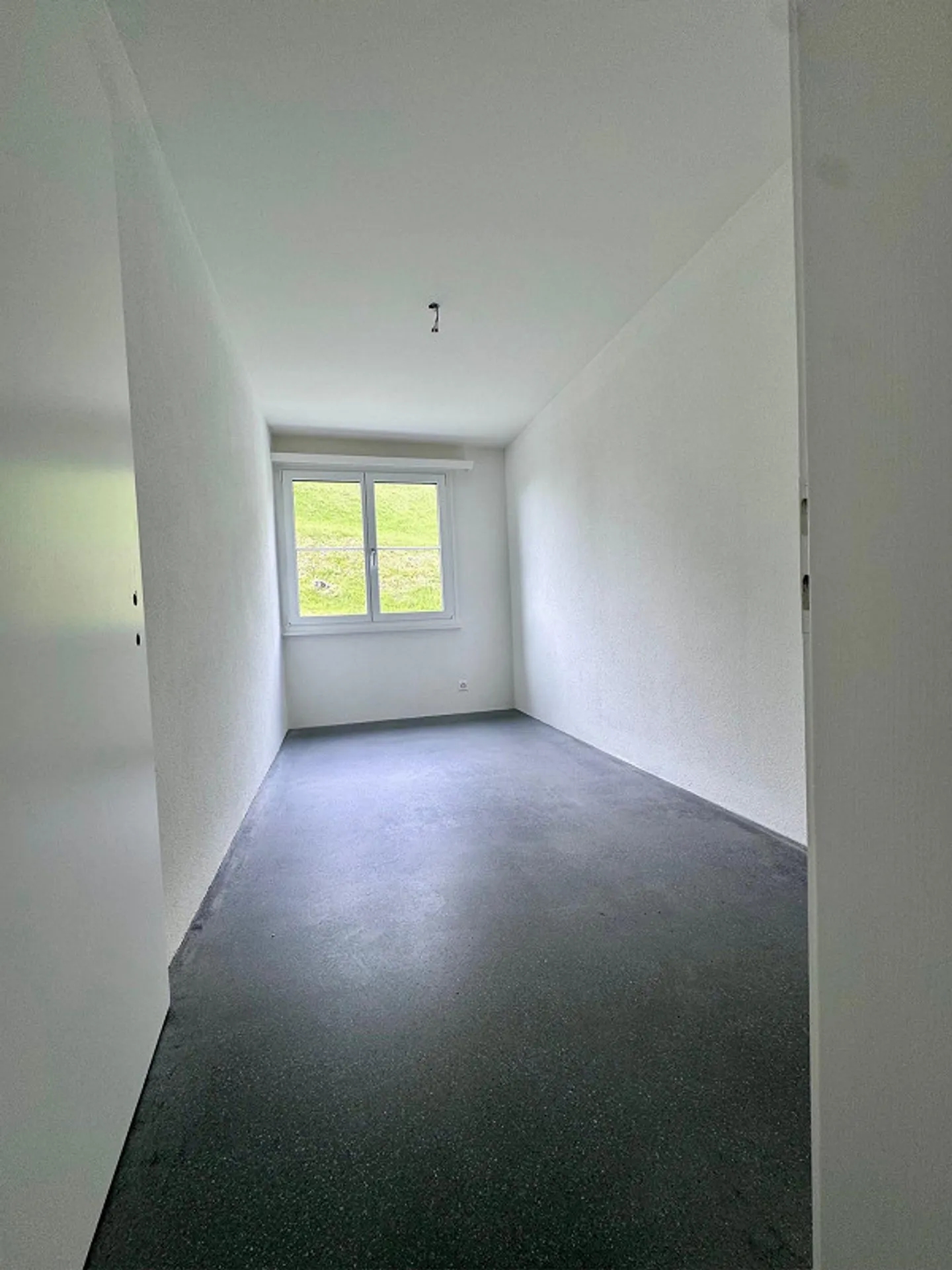 Appartement 4 pièces entièrement rénové directement à la gare de Langwies - Photo 7 sur 10