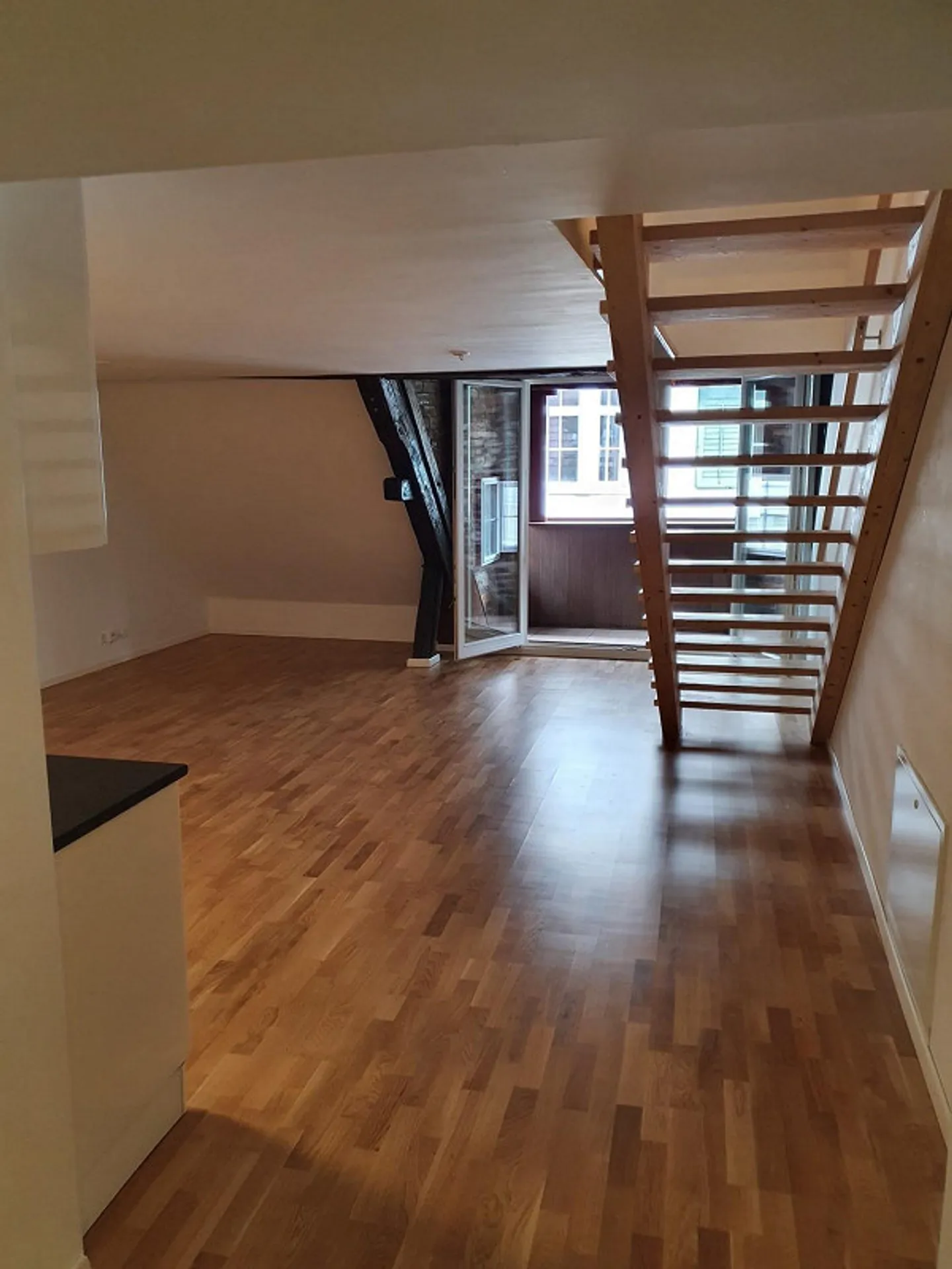 Charmante maisonette de 3,5 pièces au cœur de la vieille ville - Photo 3 sur 6